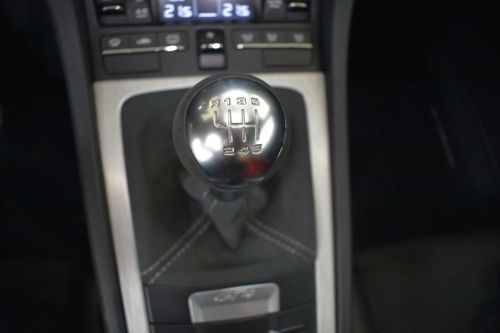 Blå Porsche Cayman GT4 fra 2016