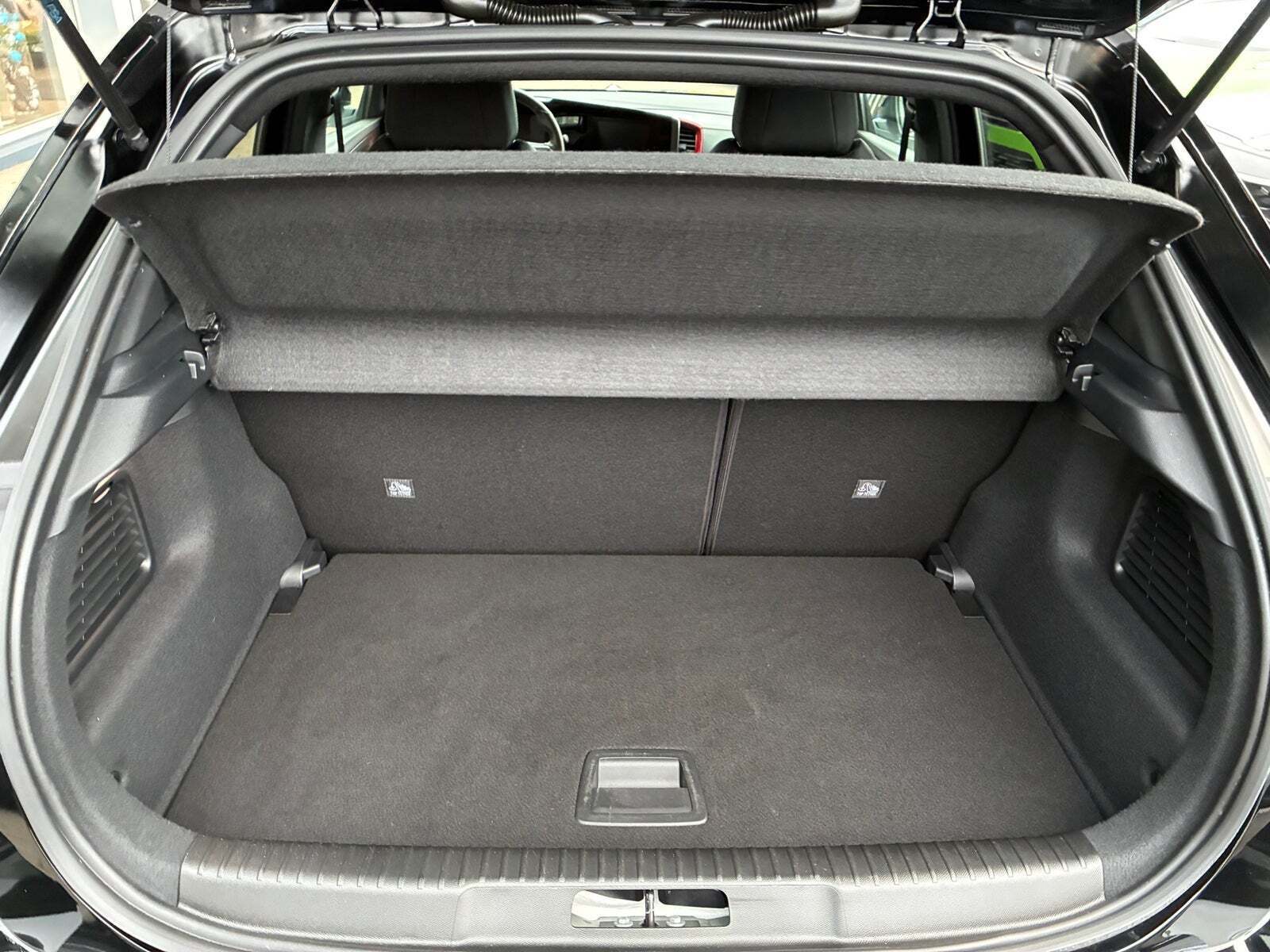 Rød Opel Corsa-e fra 2023