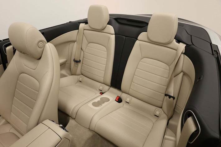 Blå Mercedes C300 fra 2018