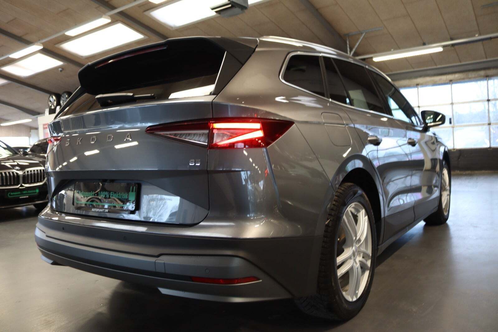 Grå Skoda Enyaq fra 2024