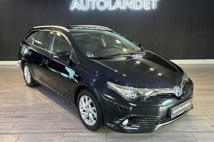Sort Toyota Auris fra 2018 set udefra