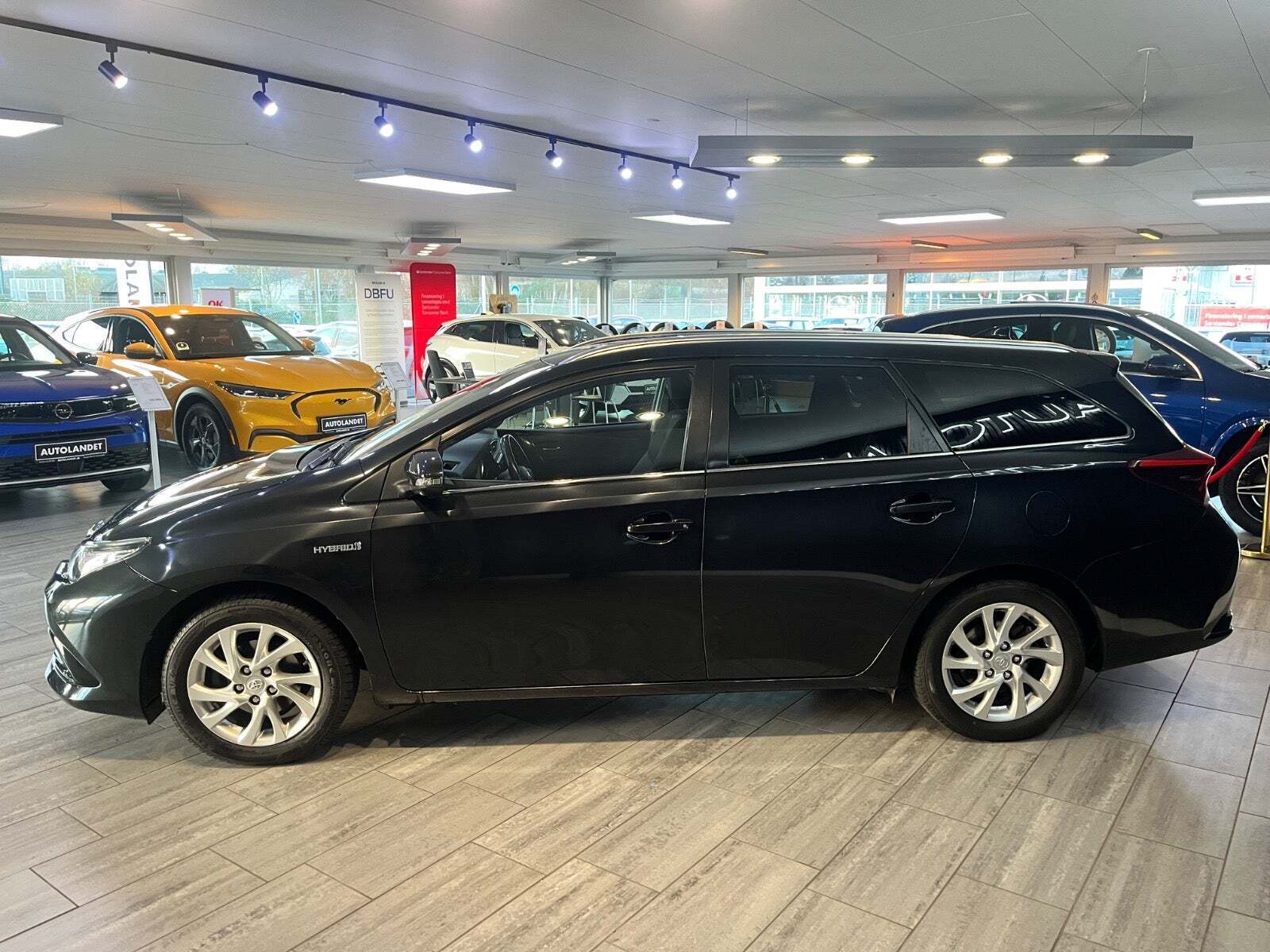 Sort Toyota Auris fra 2018