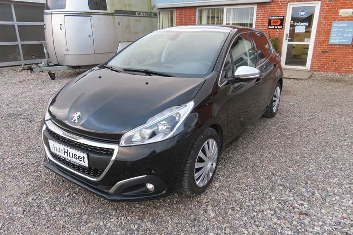 Sort Peugeot 208 fra 2018 set udefra