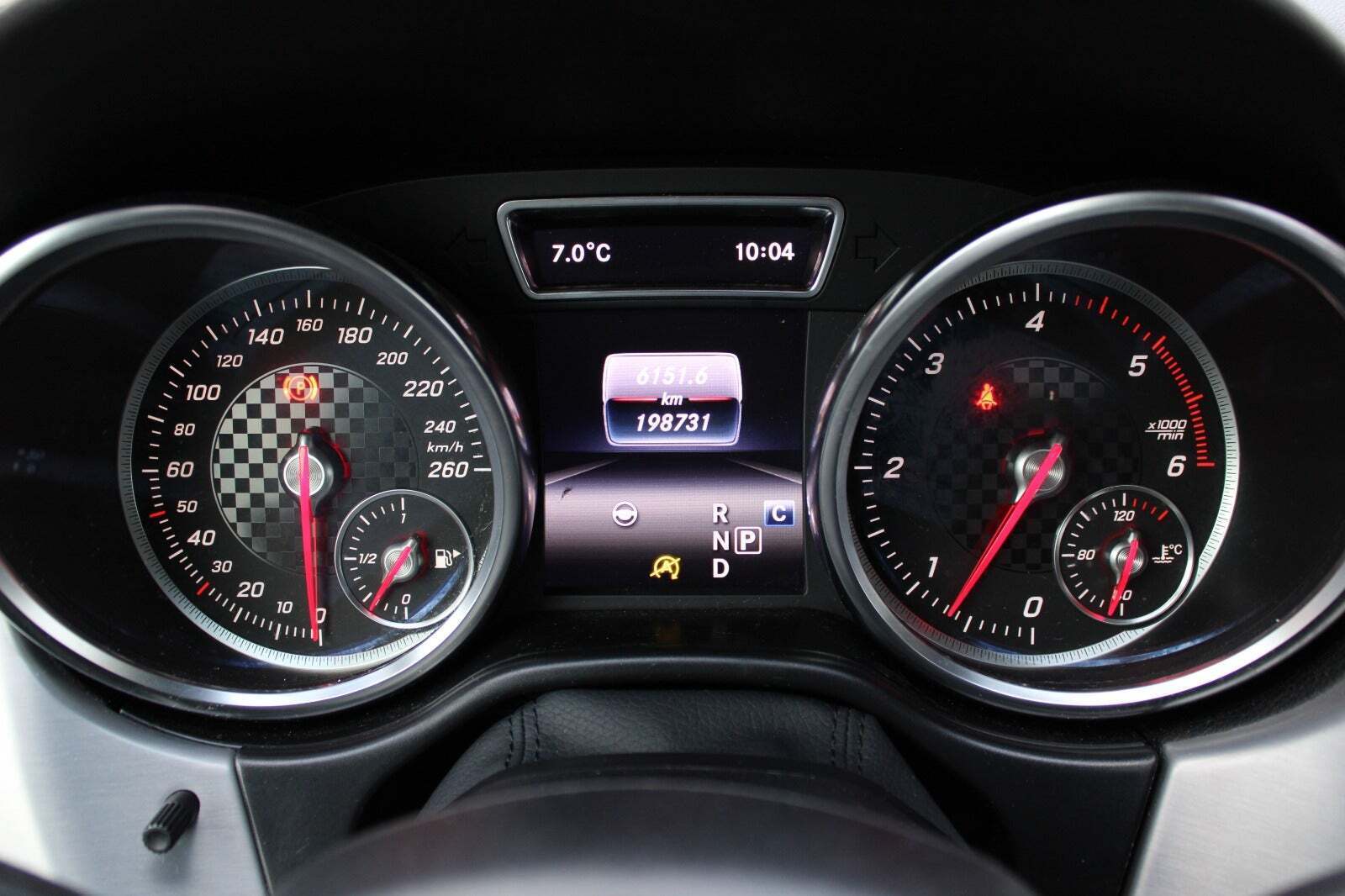 Grå Mercedes GLE350 d fra 2017