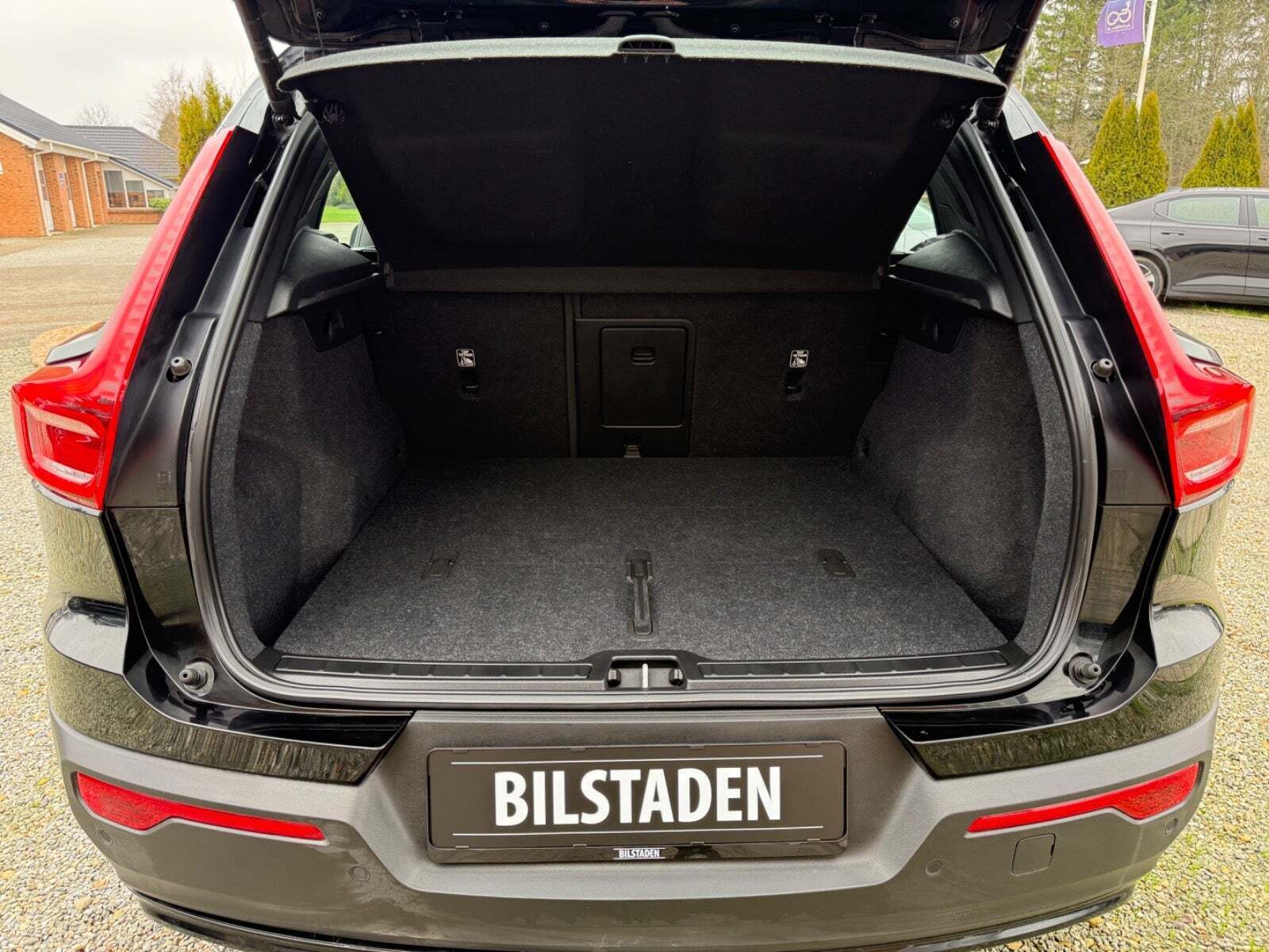 Sort Volvo XC40 fra 2023