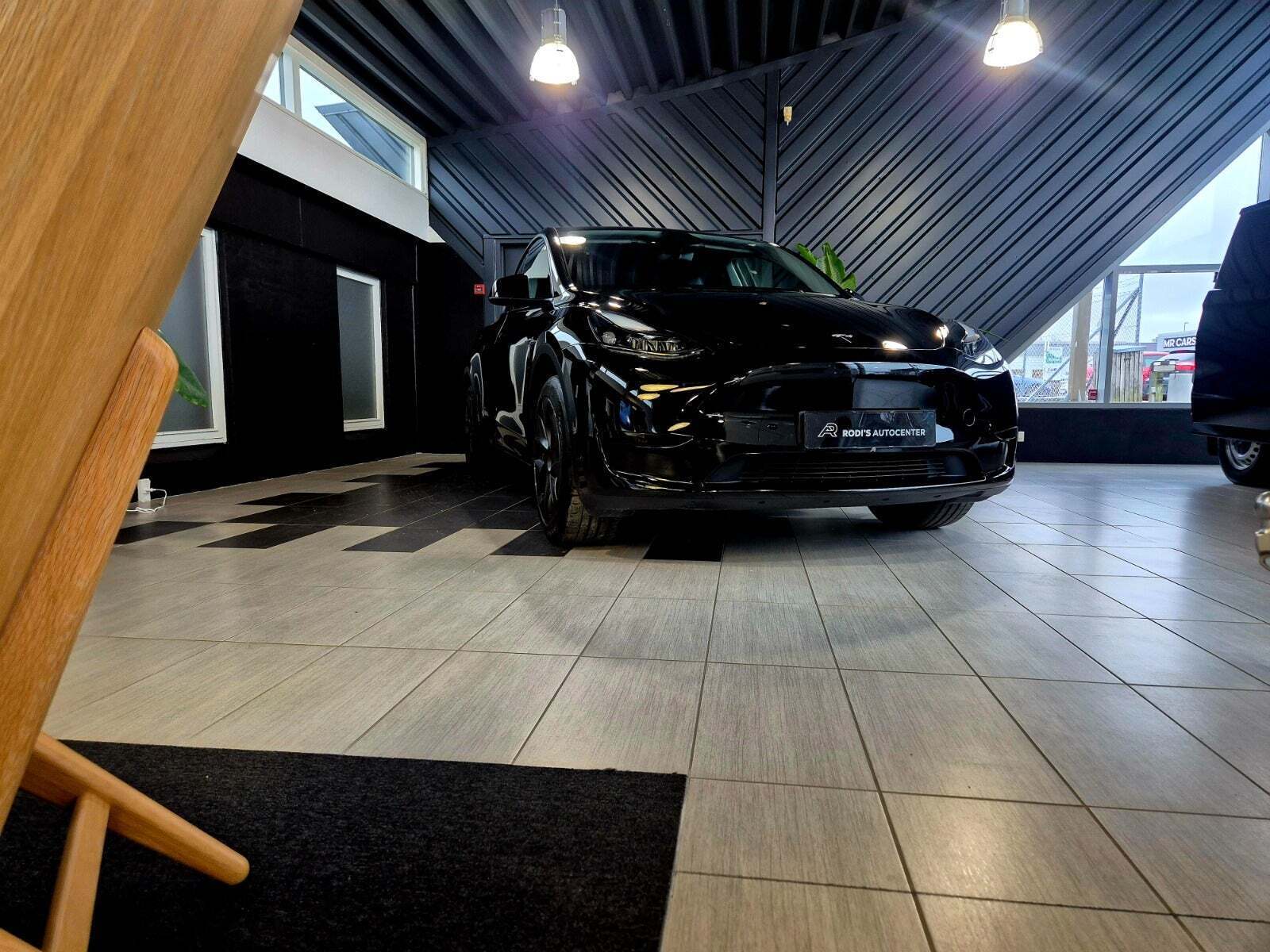 undefined Tesla Model Y fra 2024