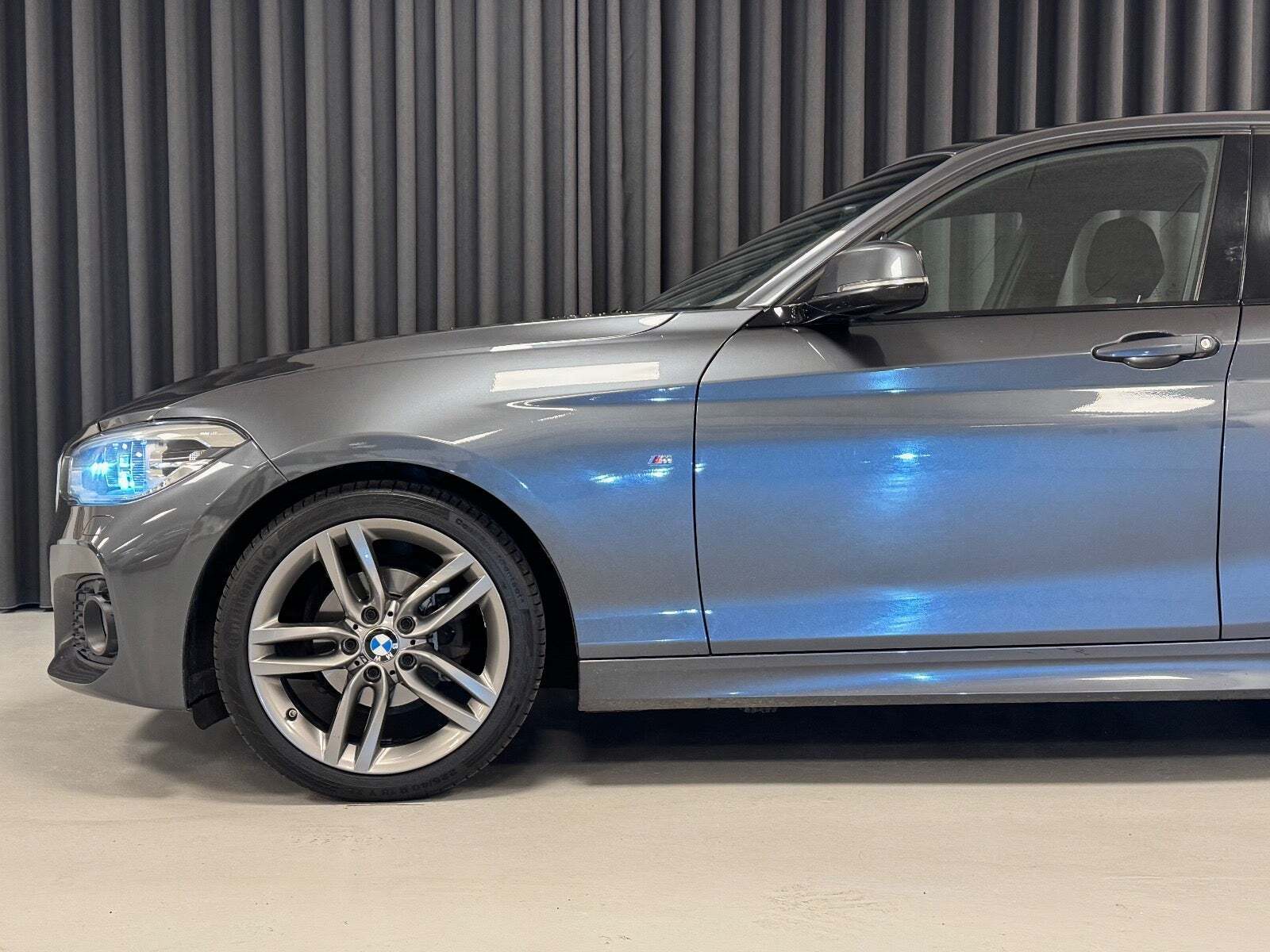 Grå BMW 118d fra 2018