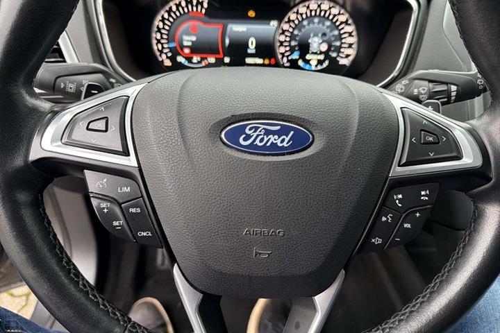 Grøn Ford Mondeo fra 2017
