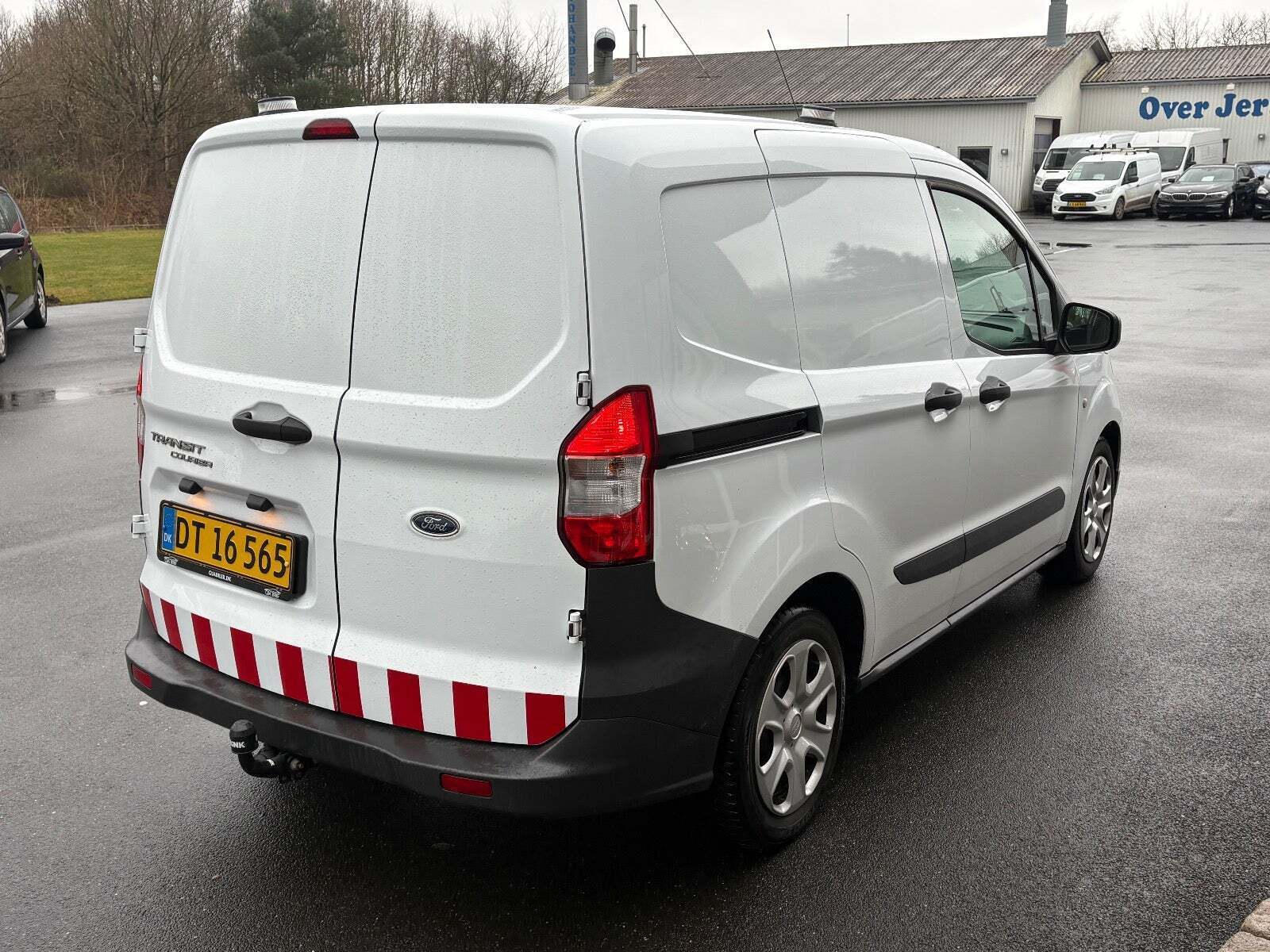 Hvid Ford Transit Courier fra 2023