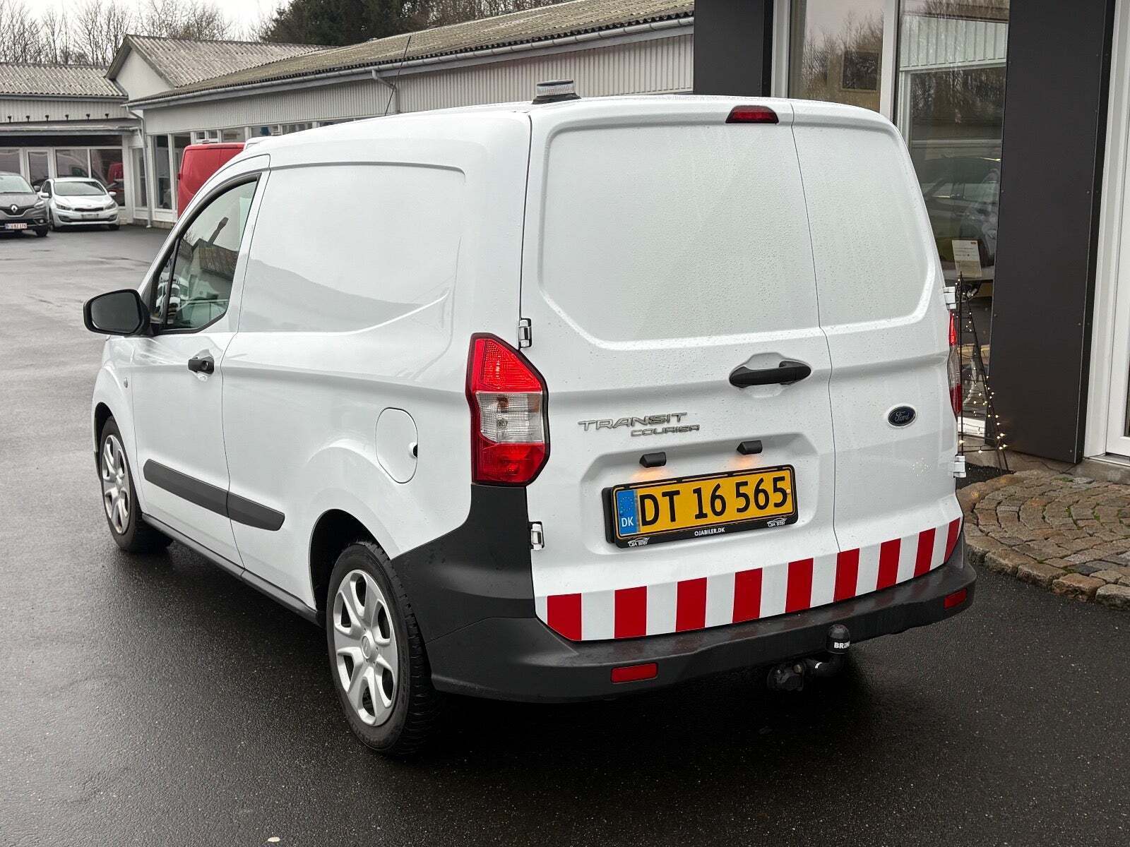 Hvid Ford Transit Courier fra 2023