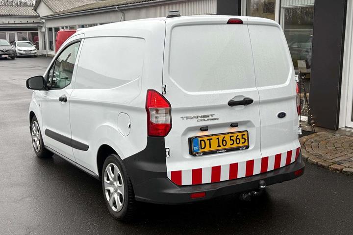 Hvid Ford Transit Courier fra 2023