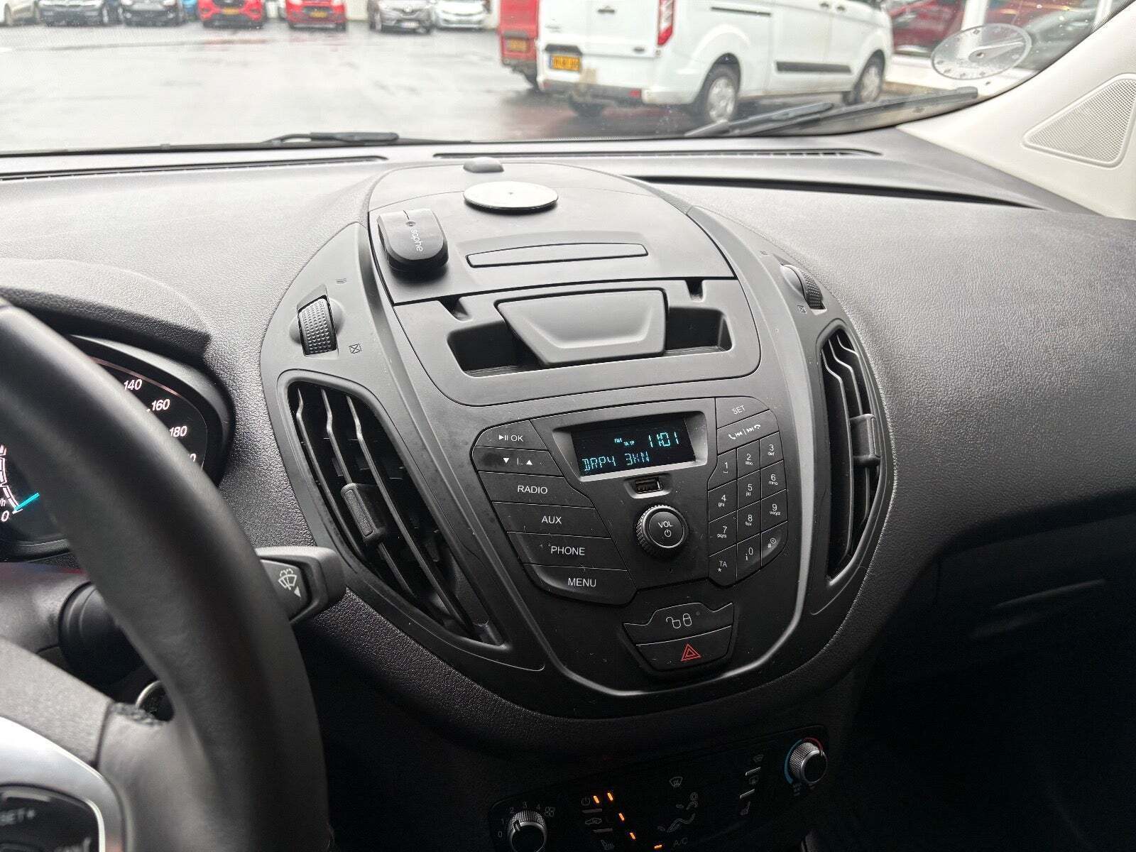 Hvid Ford Transit Courier fra 2023
