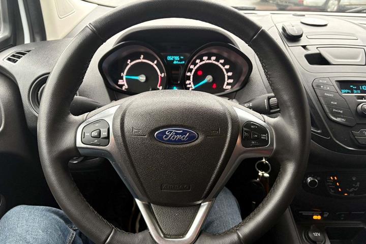 Hvid Ford Transit Courier fra 2023