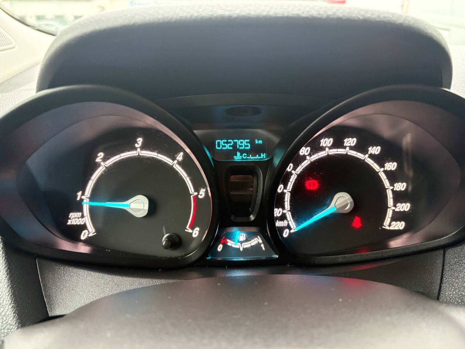 Hvid Ford Transit Courier fra 2023