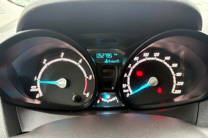 Hvid Ford Transit Courier fra 2023