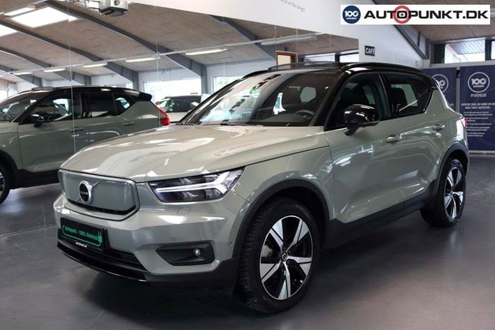 Grøn Volvo XC40 fra 2022 set udefra