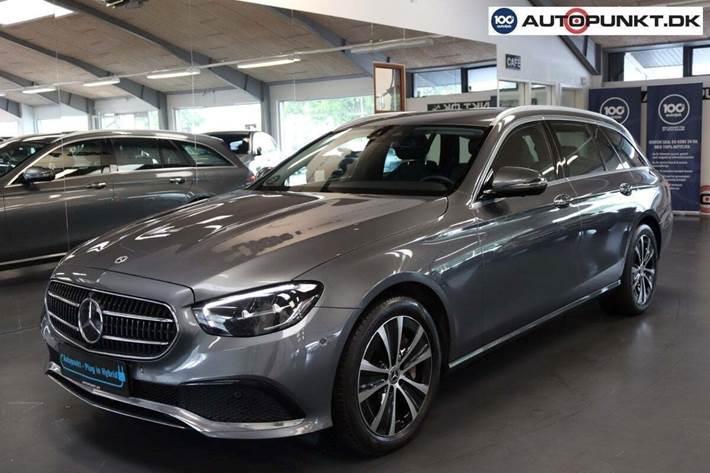 Grå Mercedes E300 de fra 2022 set udefra