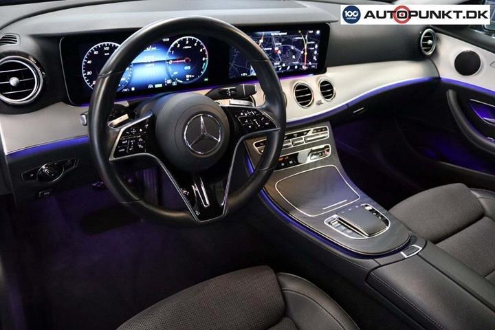 Grå Mercedes E300 de fra 2022