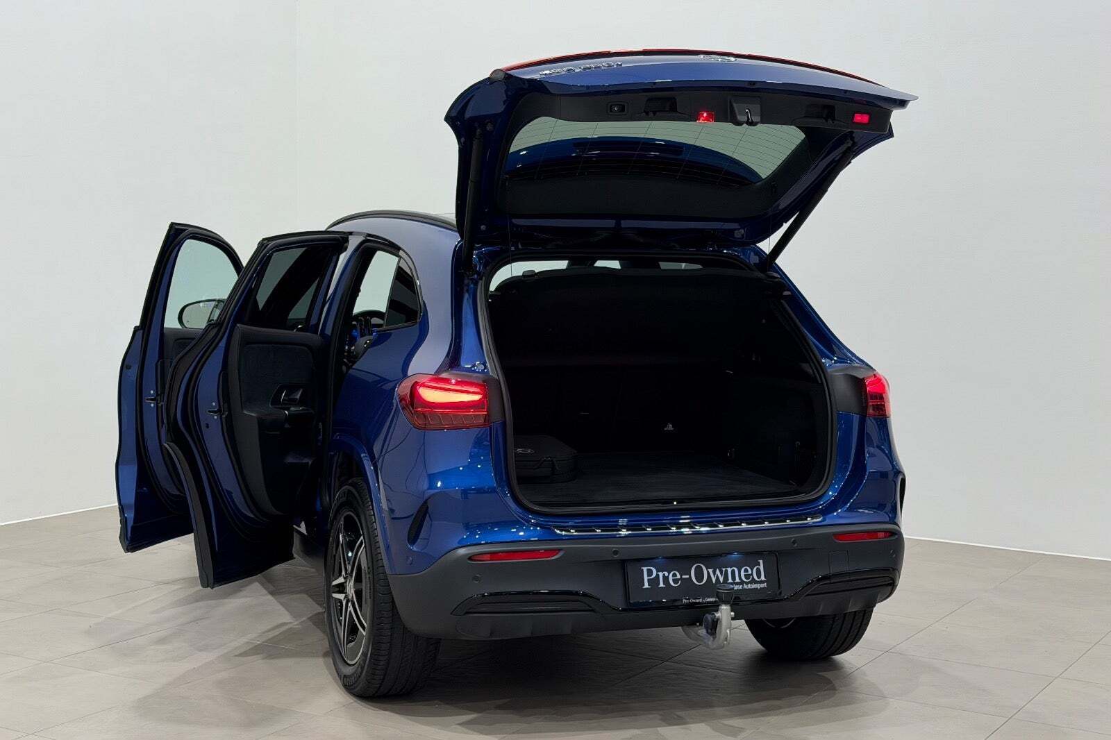 Blå Mercedes EQA250+ fra 2025