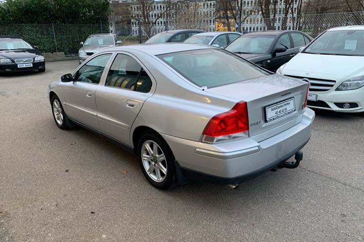 Sølv Volvo S60 fra 2006