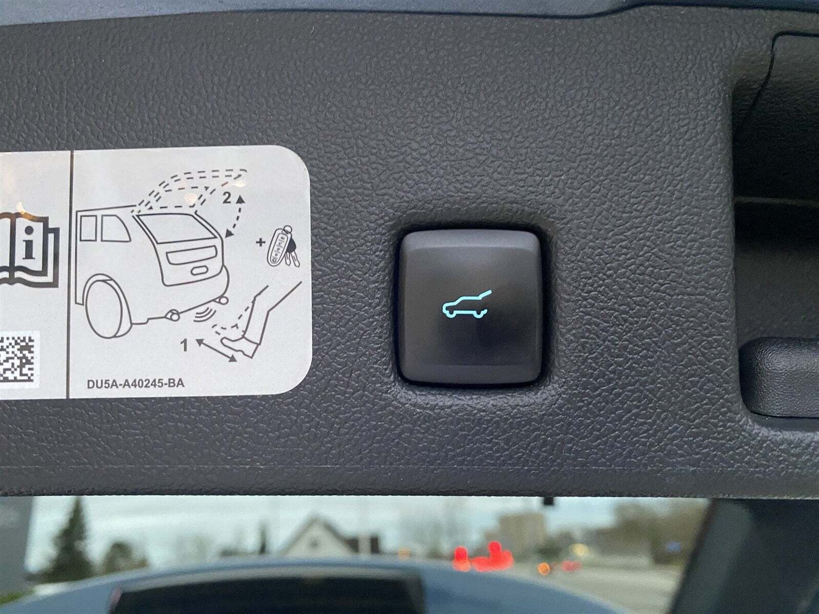 Blå Ford Kuga fra 2020