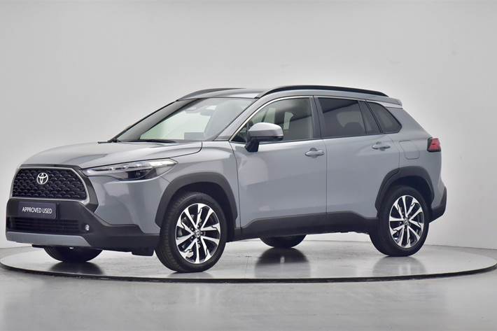 Grå Toyota Corolla Cross fra 2024 set udefra