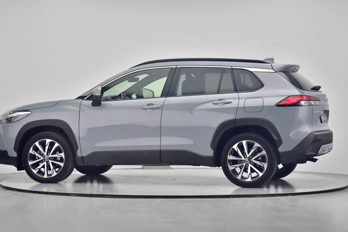 Grå Toyota Corolla Cross fra 2024