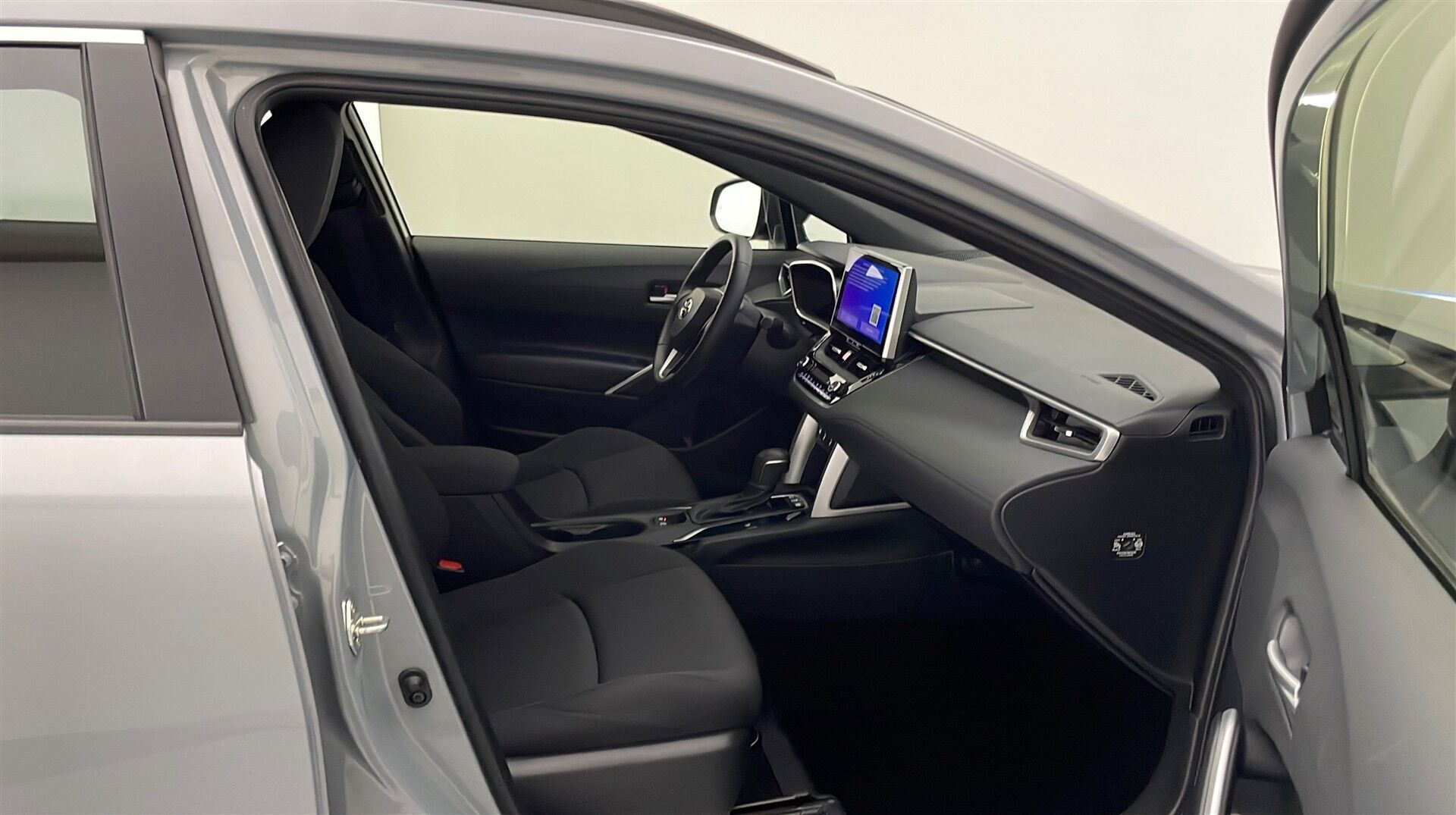 Grå Toyota Corolla Cross fra 2024