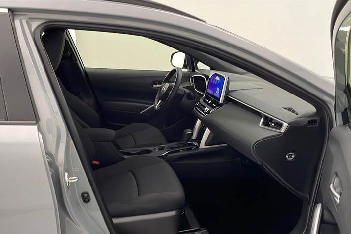 Grå Toyota Corolla Cross fra 2024