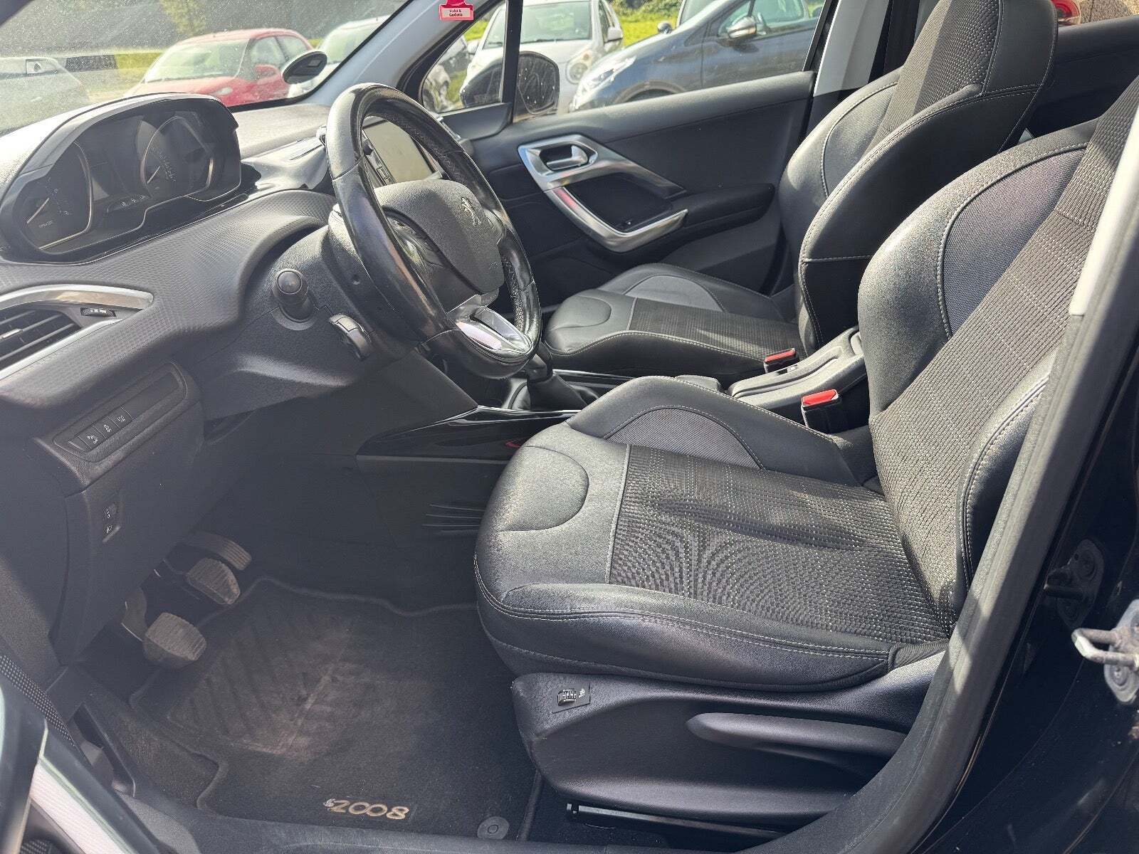 Peugeot 2008 1,6 BlueHDi 120 Allure Sky