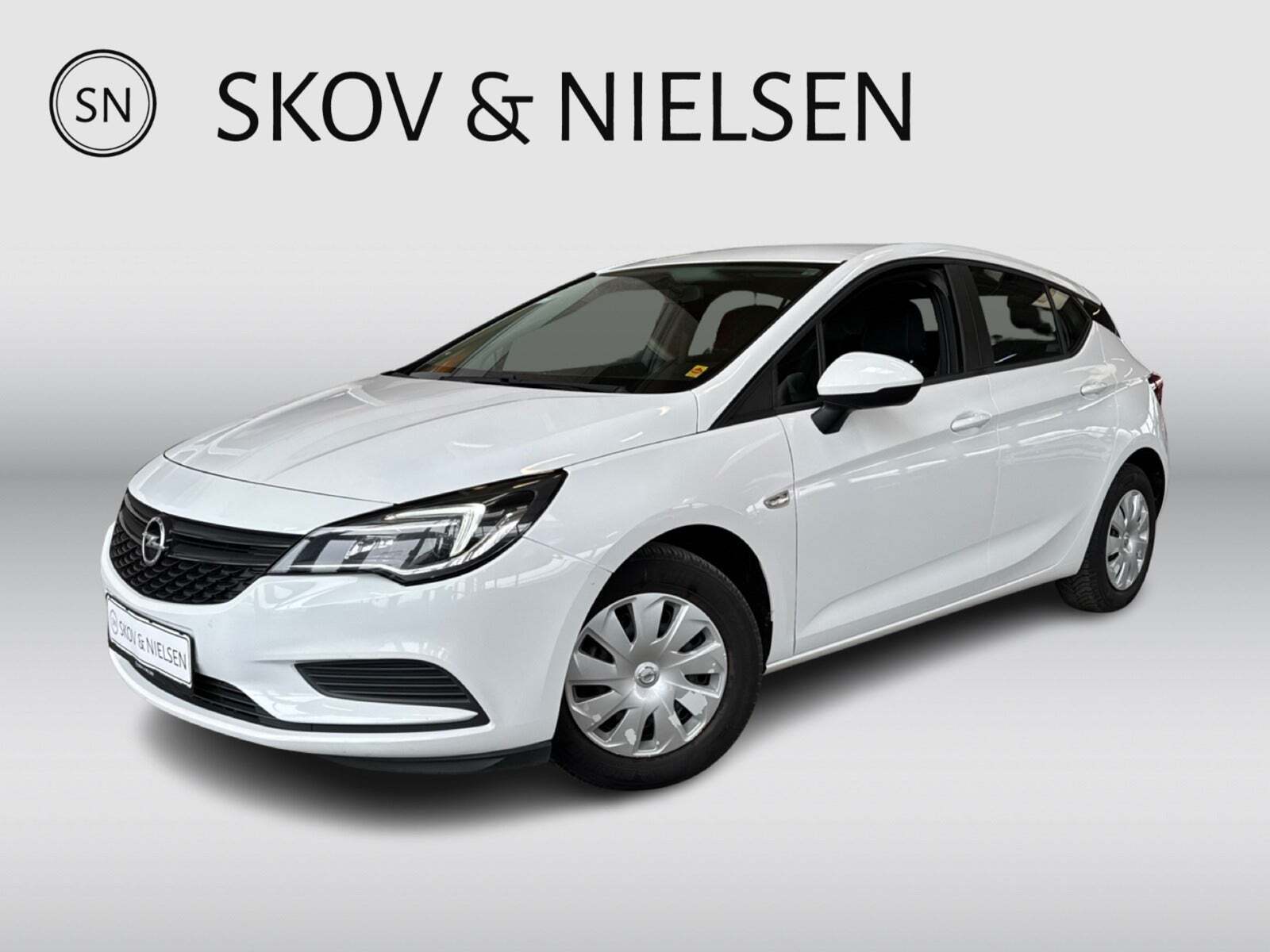 Hvid Opel Astra fra 2016
