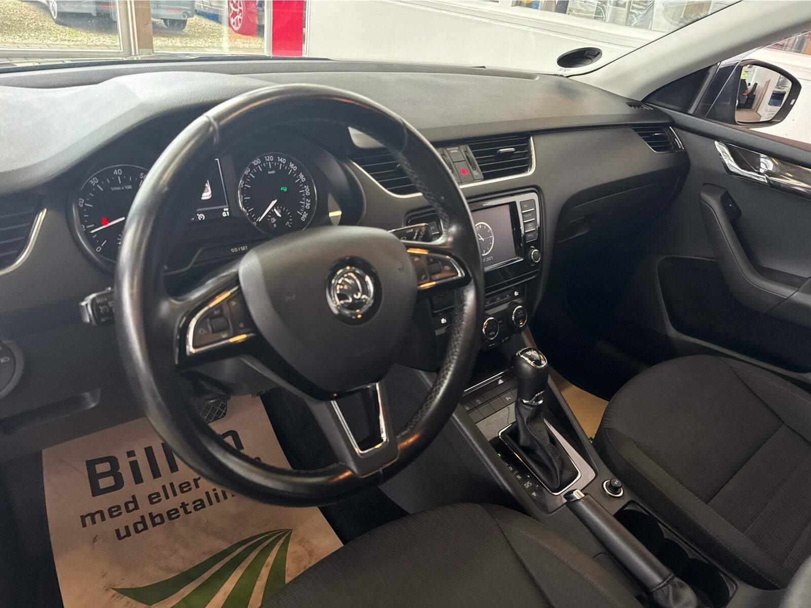 Grå Skoda Octavia fra 2016