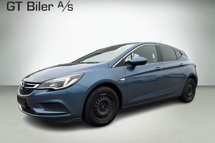 Blå Opel Astra fra 2017 set udefra
