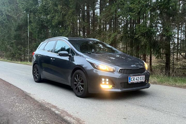 Grå Kia Ceed fra 2018 set udefra