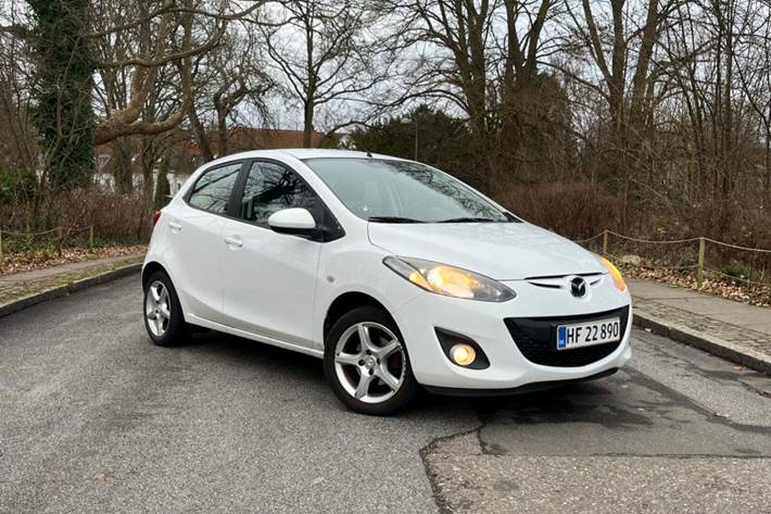 Hvid Mazda 2 fra 2012