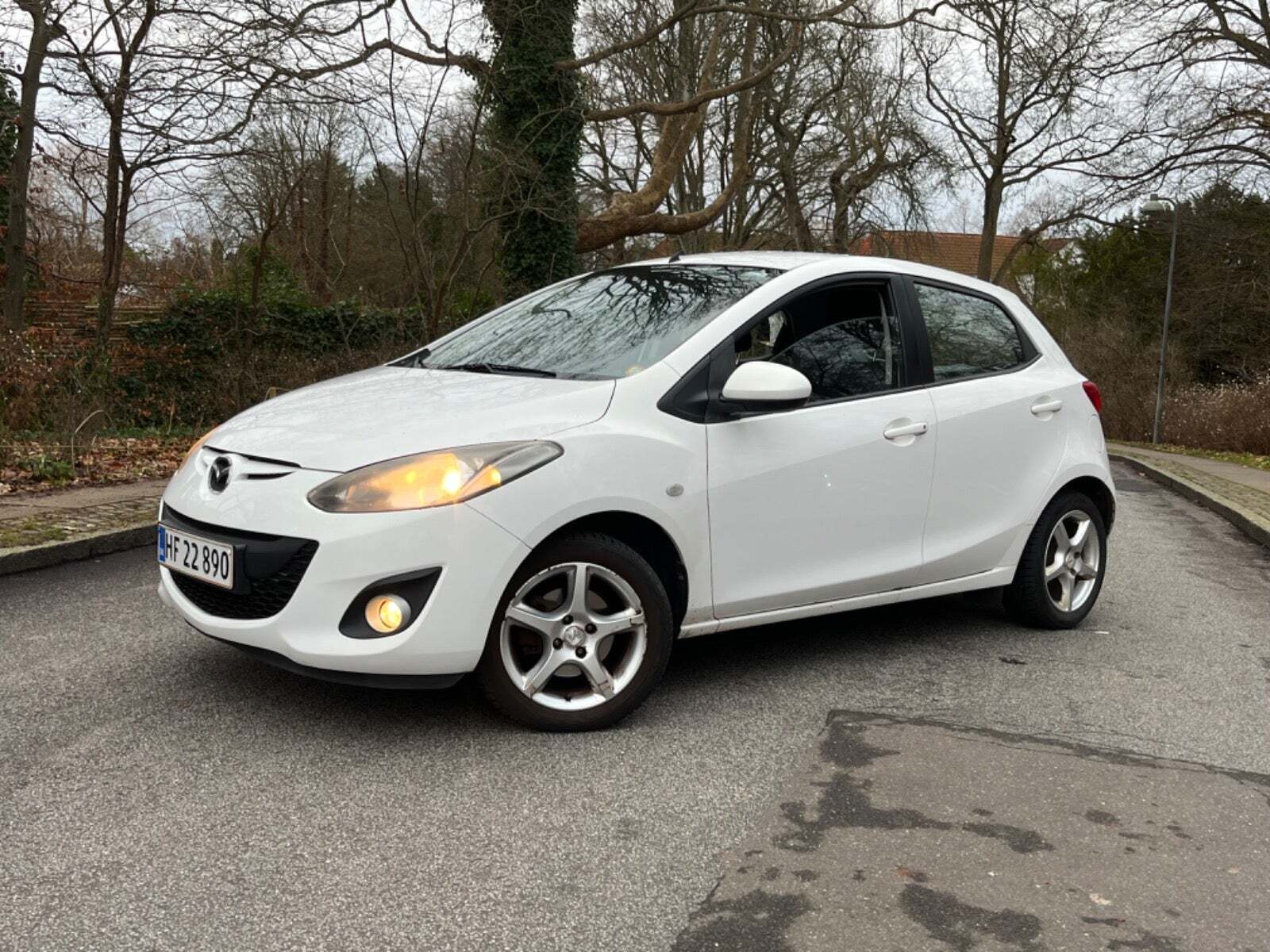 Hvid Mazda 2 fra 2012