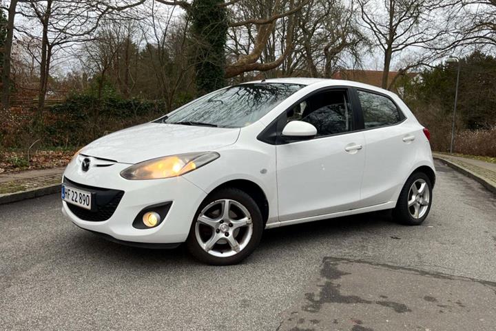 Hvid Mazda 2 fra 2012