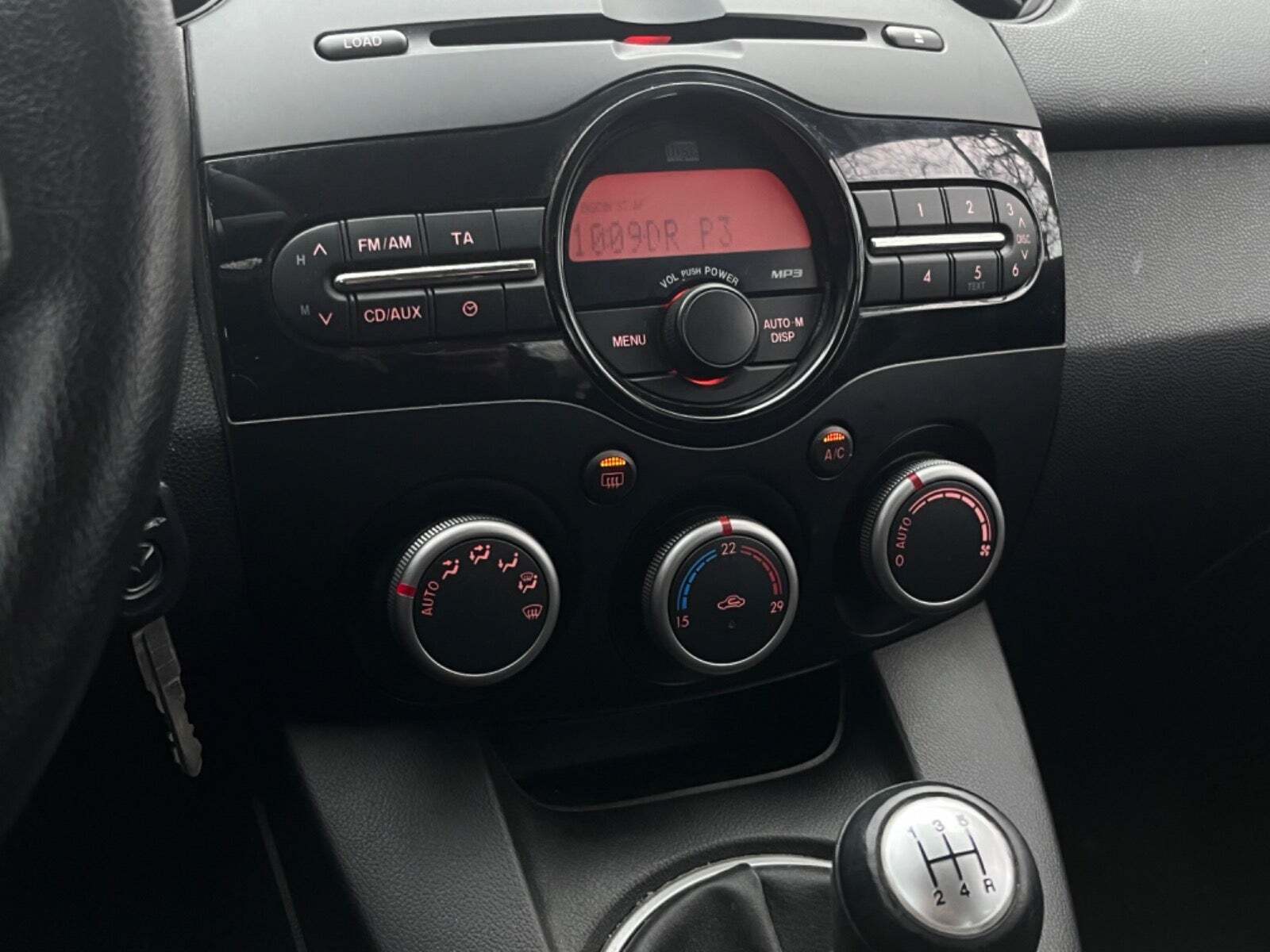 Hvid Mazda 2 fra 2012