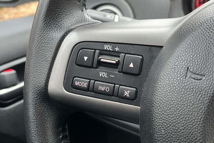 Hvid Mazda 2 fra 2012