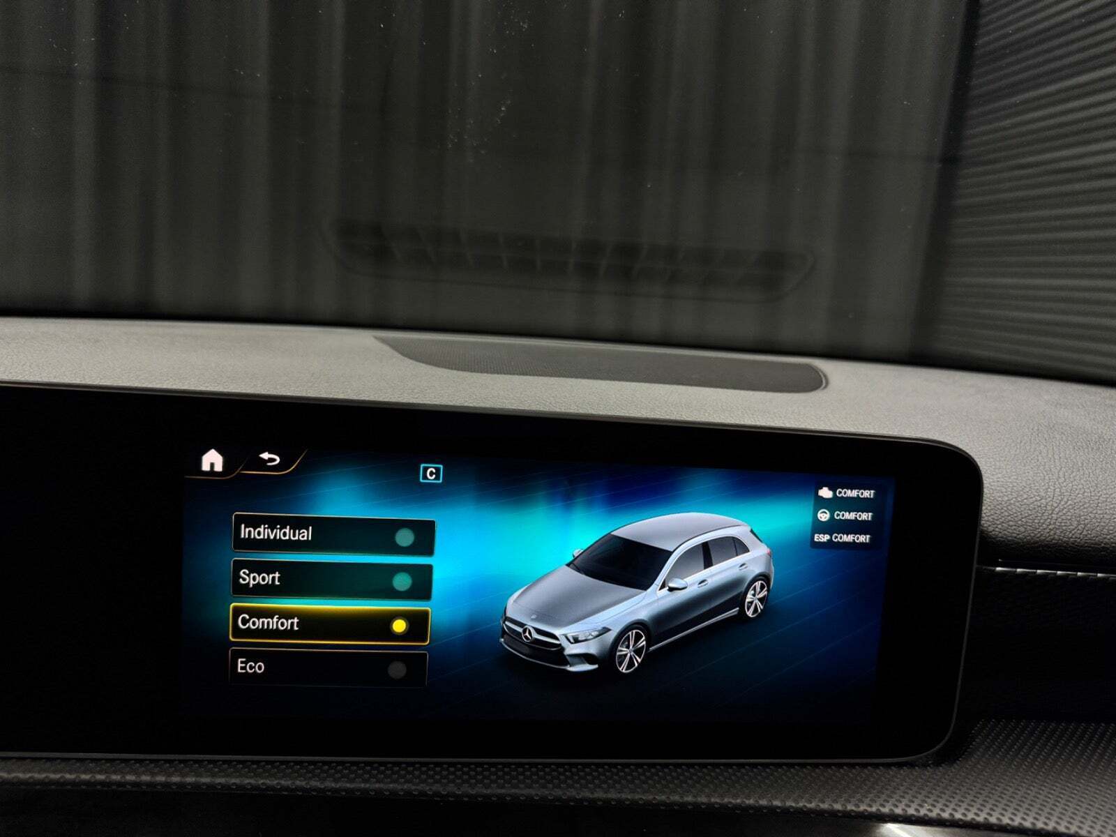 Sort Mercedes A200 fra 2018