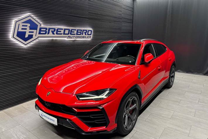 Rød Lamborghini Urus fra 2019 set udefra