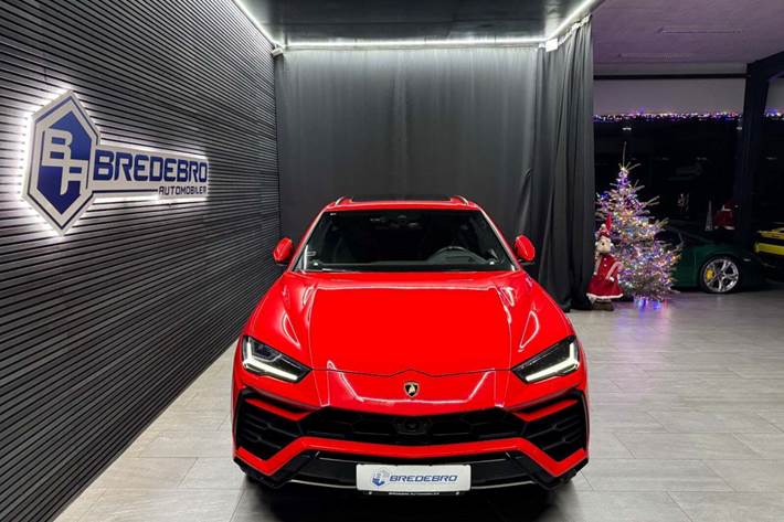 Rød Lamborghini Urus fra 2019
