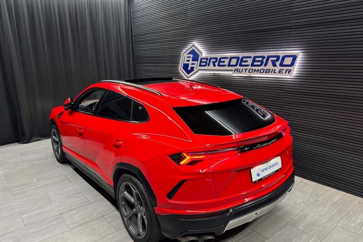 Rød Lamborghini Urus fra 2019