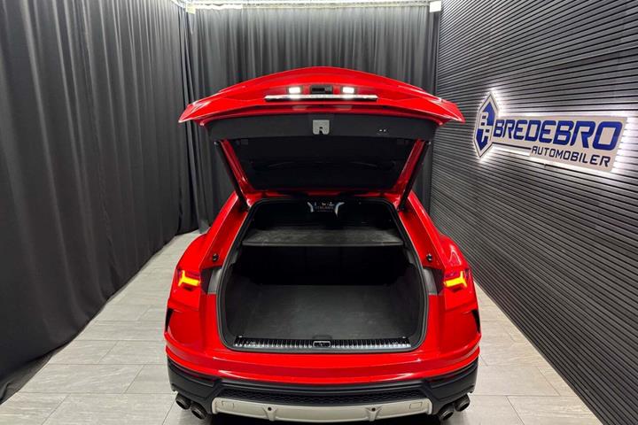 Rød Lamborghini Urus fra 2019