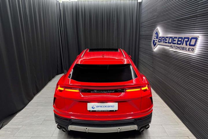 Rød Lamborghini Urus fra 2019