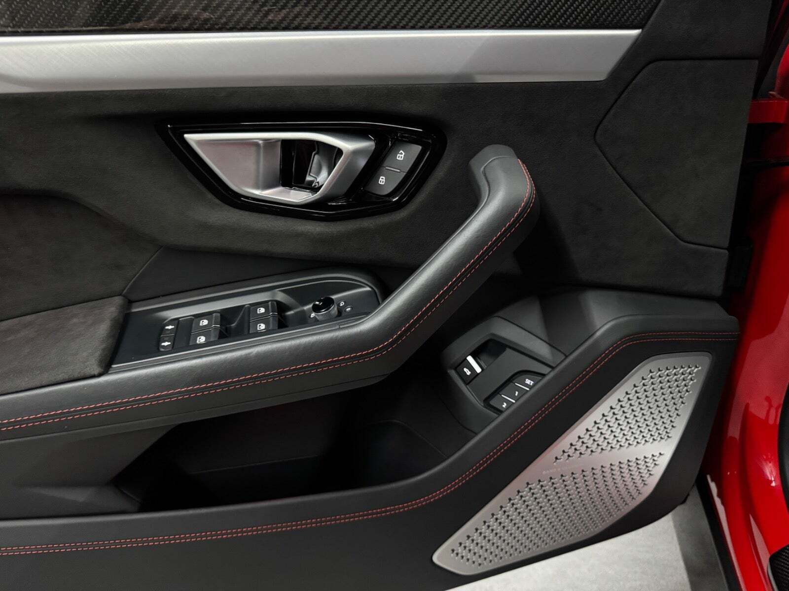 Rød Lamborghini Urus fra 2019