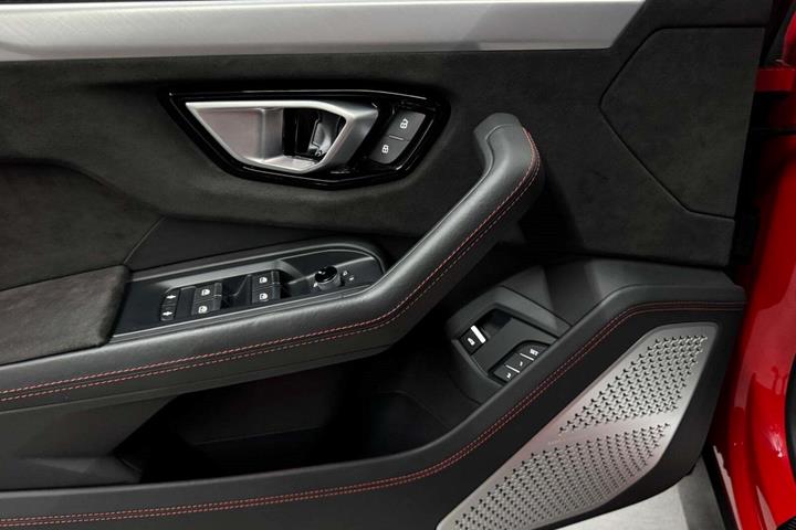 Rød Lamborghini Urus fra 2019