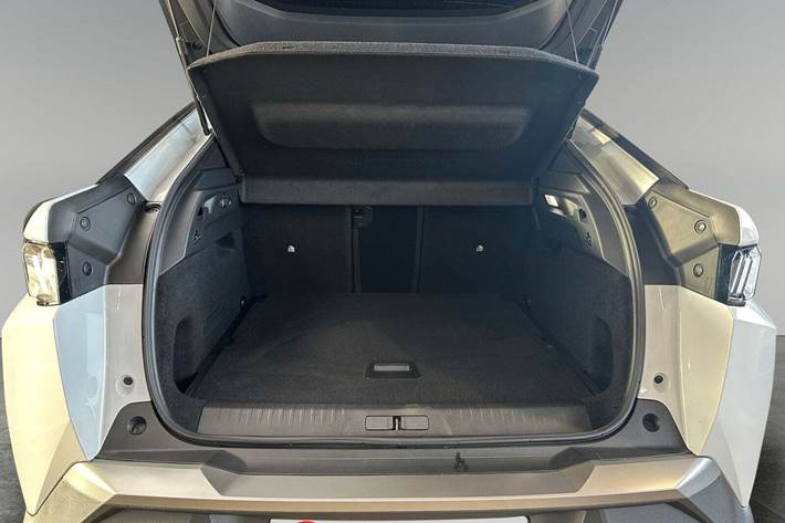 Hvid Peugeot e-3008 fra 2024