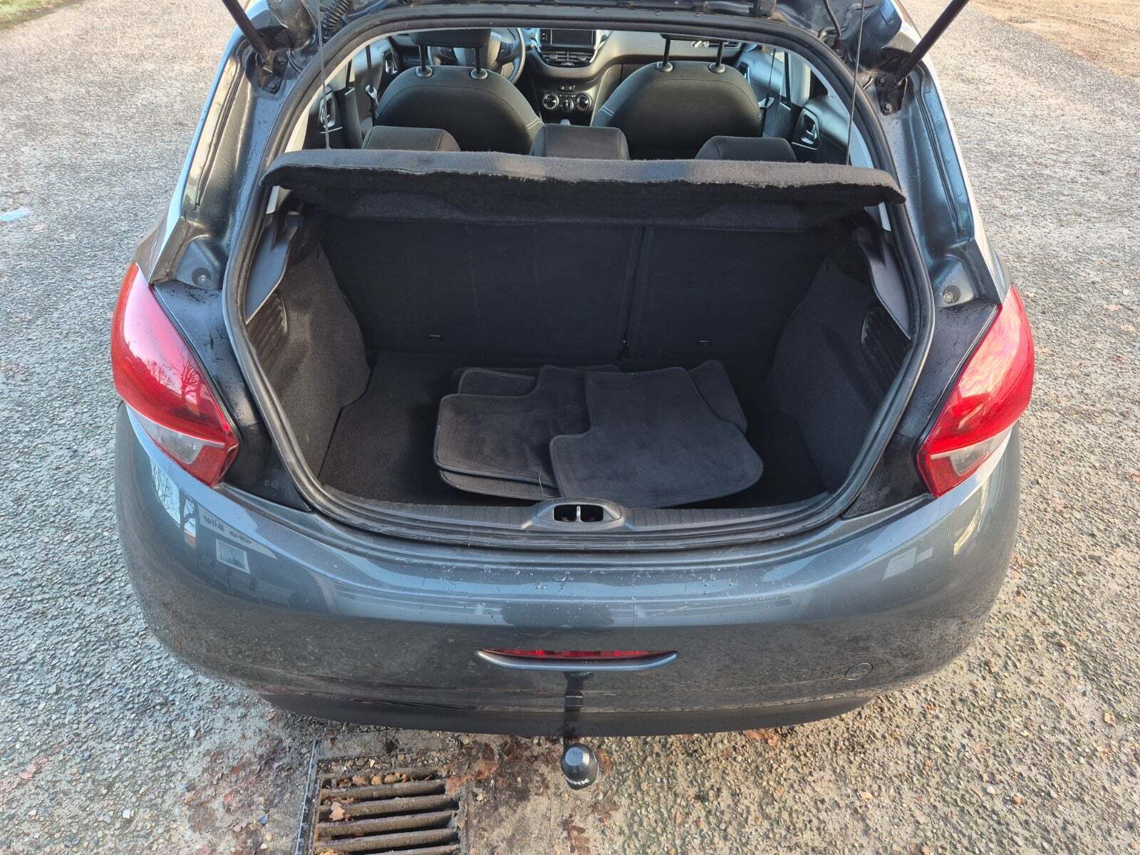 Grøn Peugeot 208 fra 2015