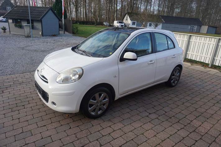 Hvid Nissan Micra fra 2011
